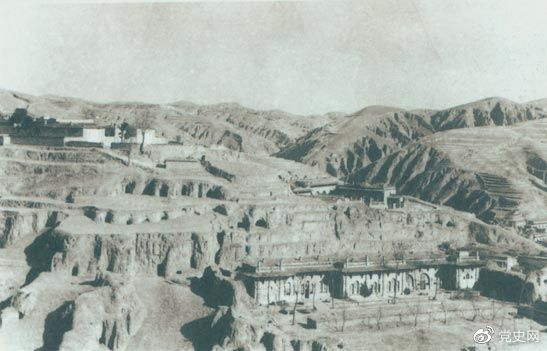 1947年12月25日至28日，中共中央在陜北米脂楊家溝召開擴(kuò)大會(huì)議（十二月會(huì)議）。圖為會(huì)議會(huì)址。